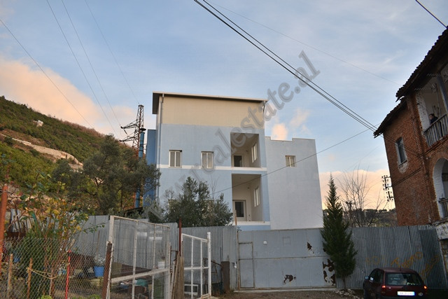 Three-storey building for business and warehouse for rent on Shkoze-Lanabregas road in Tirana, Alban